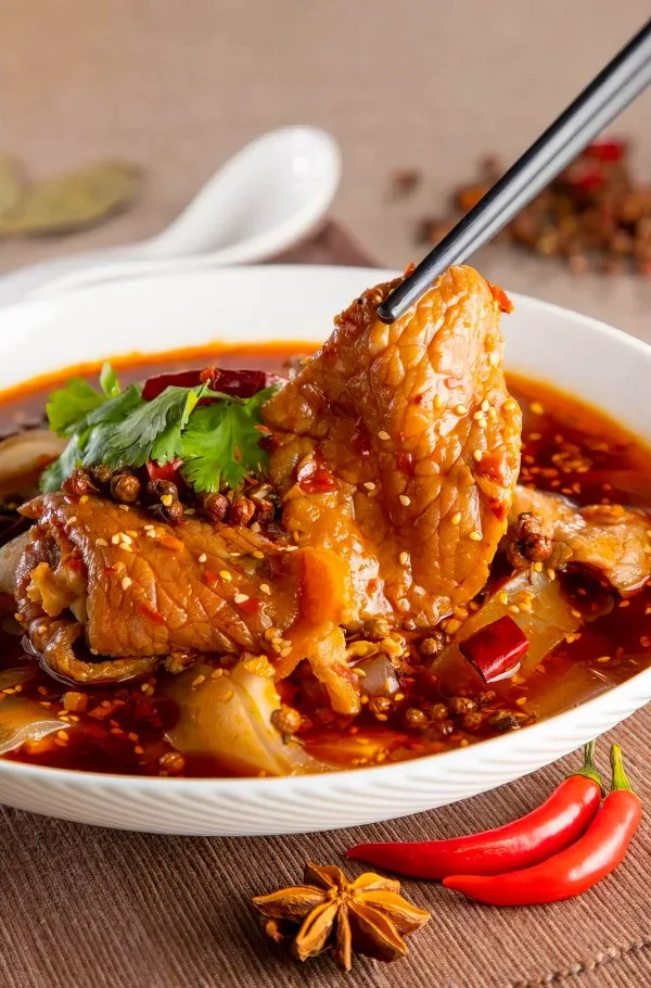 Beef slices in broth topped with sizzling chili oil