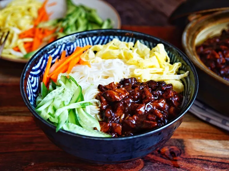 Beijing noodles with meat sauce