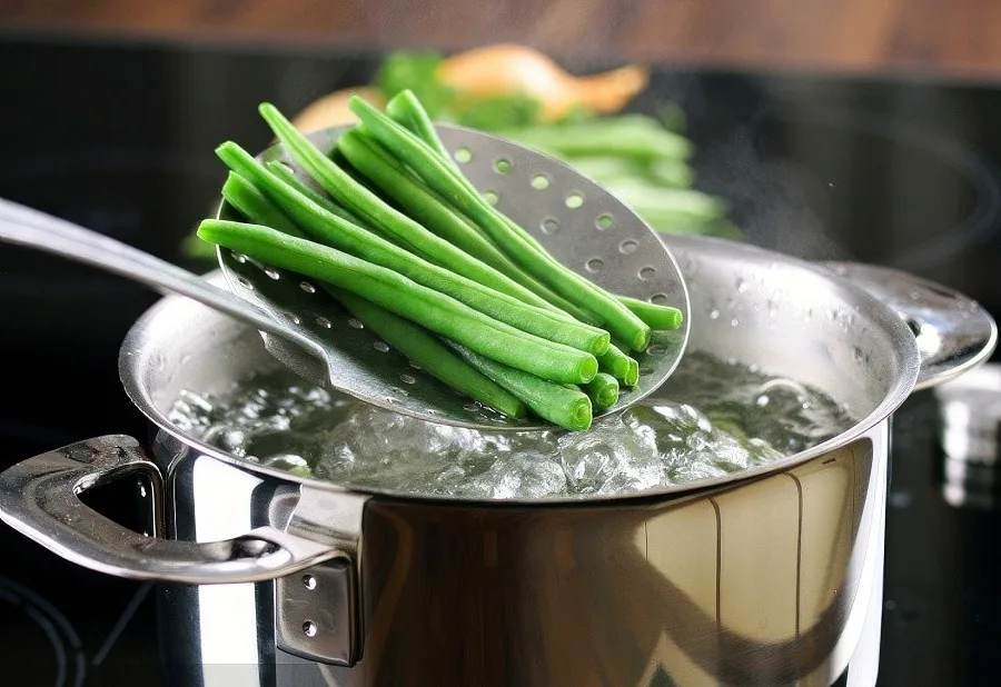 Blanching vegetables