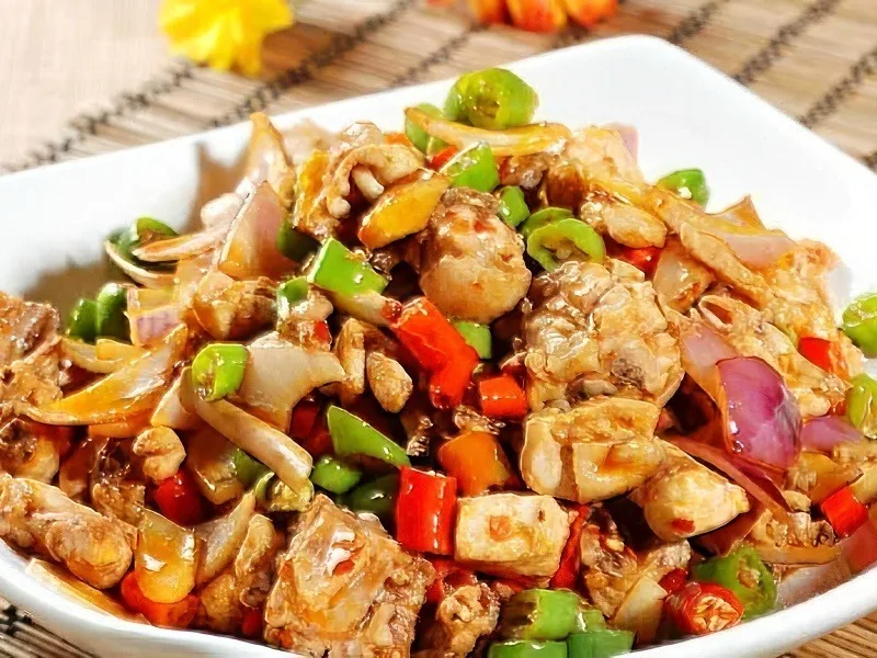 Dong'an chicken stir-fried with chilies and scallions