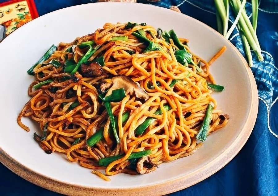 Dried yi mian noodle cakes