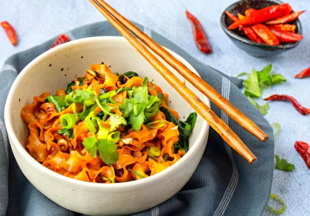 Wide wheat noodles with hot chili oil