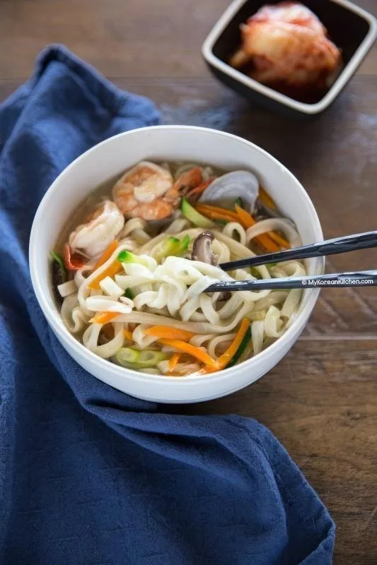 Knife-cut kalguksu noodles