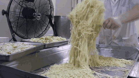 Liang mian being prepared at a street stall