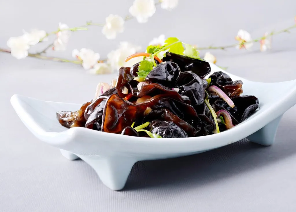 Liangban mu'er – cold wood ear salad