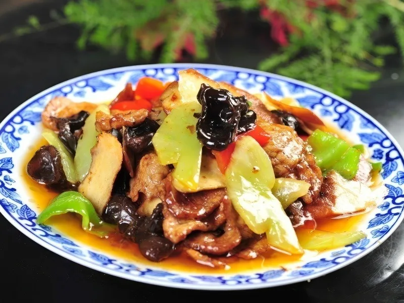 Pork and wood ear mushroom stir-fry