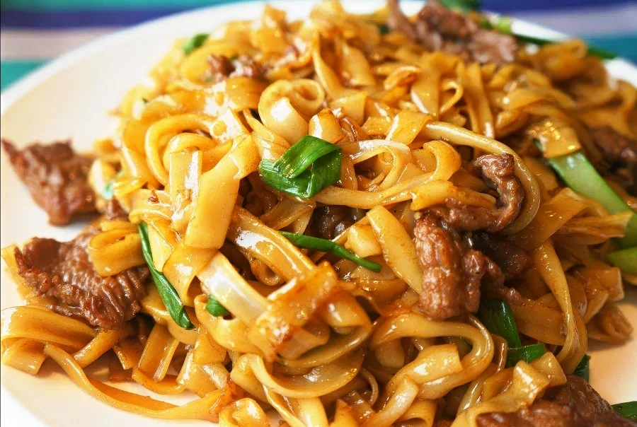 Gan chao niu he – dry-fried beef rice noodles