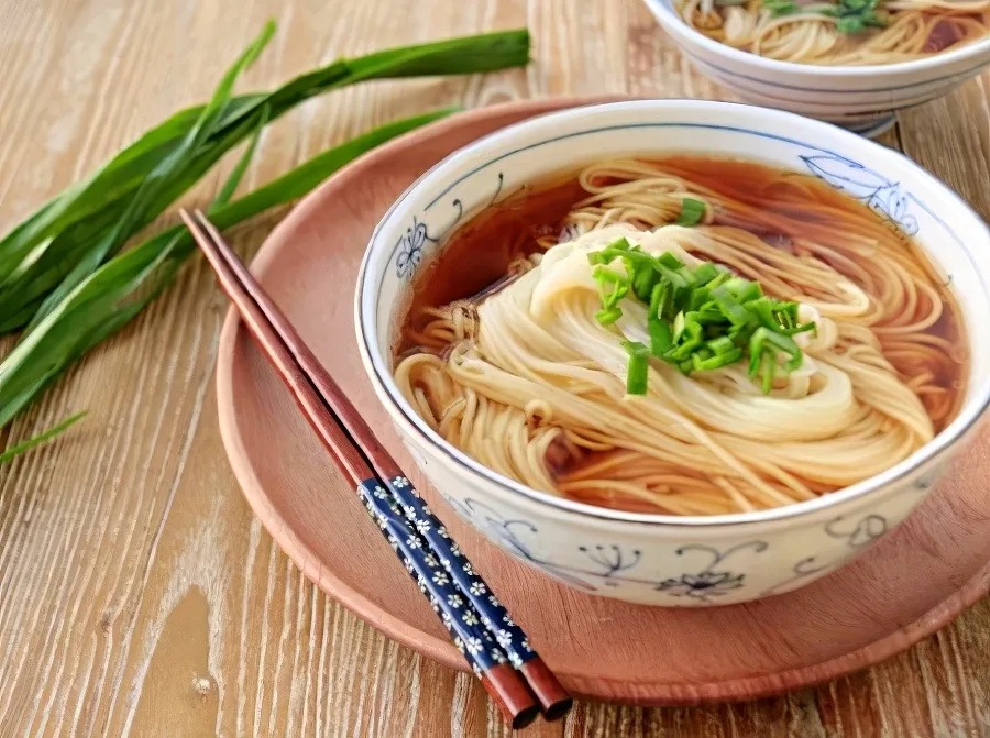 Shanghai-style noodles in clear broth