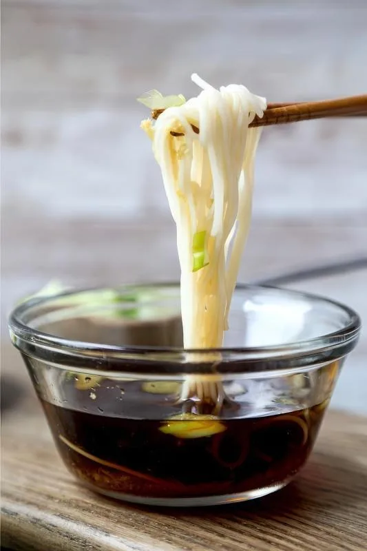 Thin somen noodles