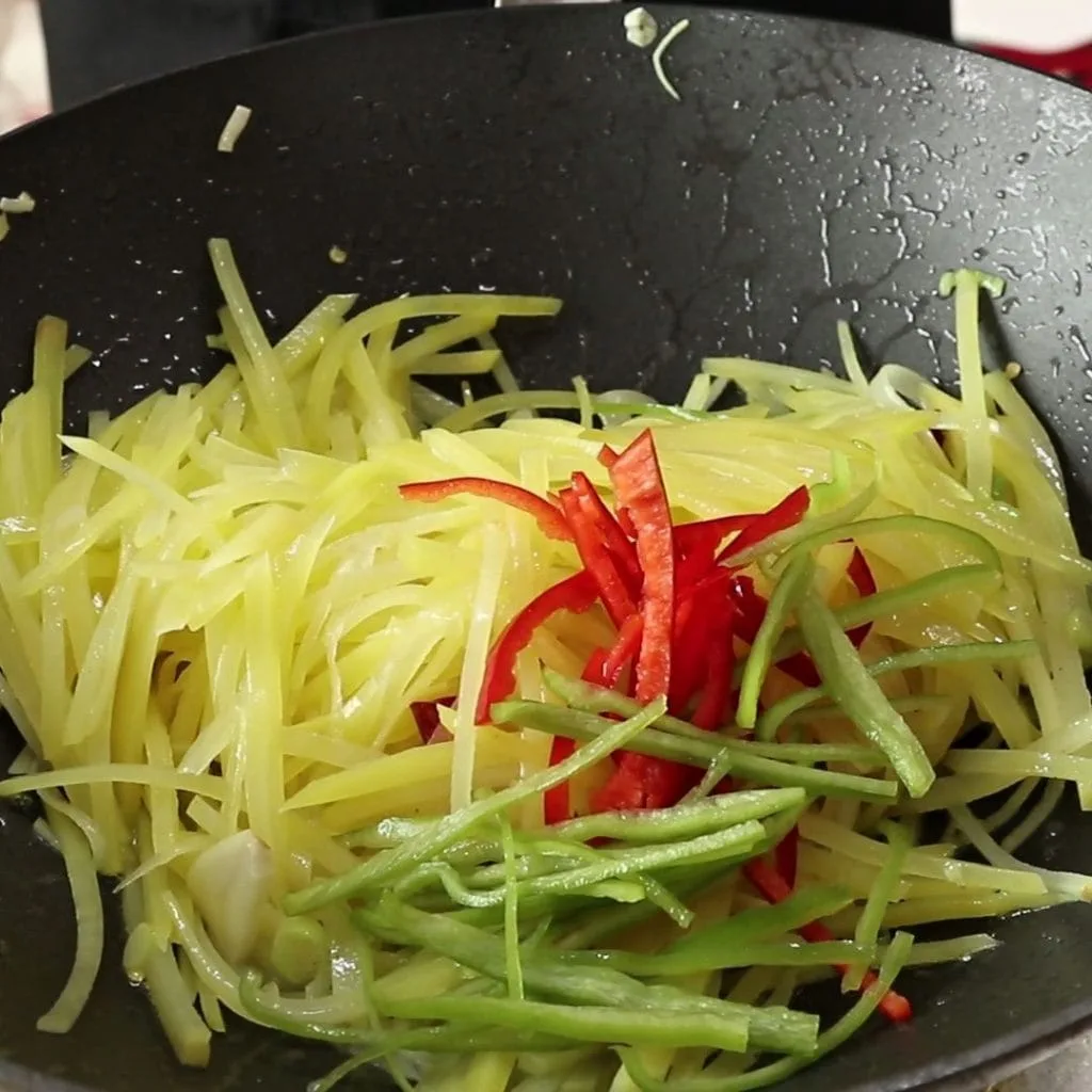 Chinese shredded potato stir-fry