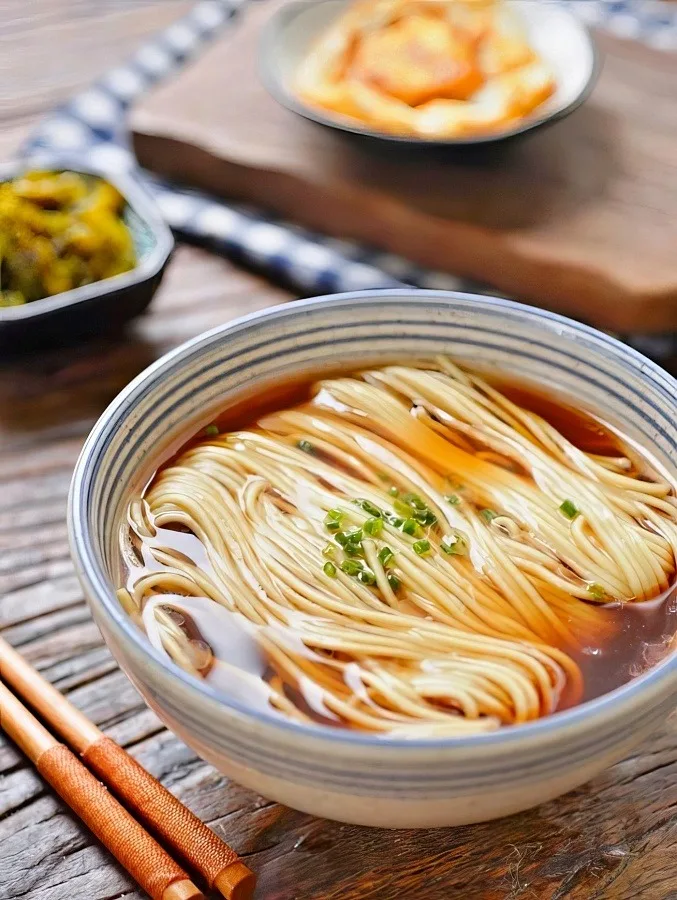 Bowl of yang chun mian